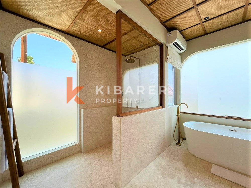 Luxury One Gate System Three Bedroom Enclosed Living Villa In Berawa — image 18