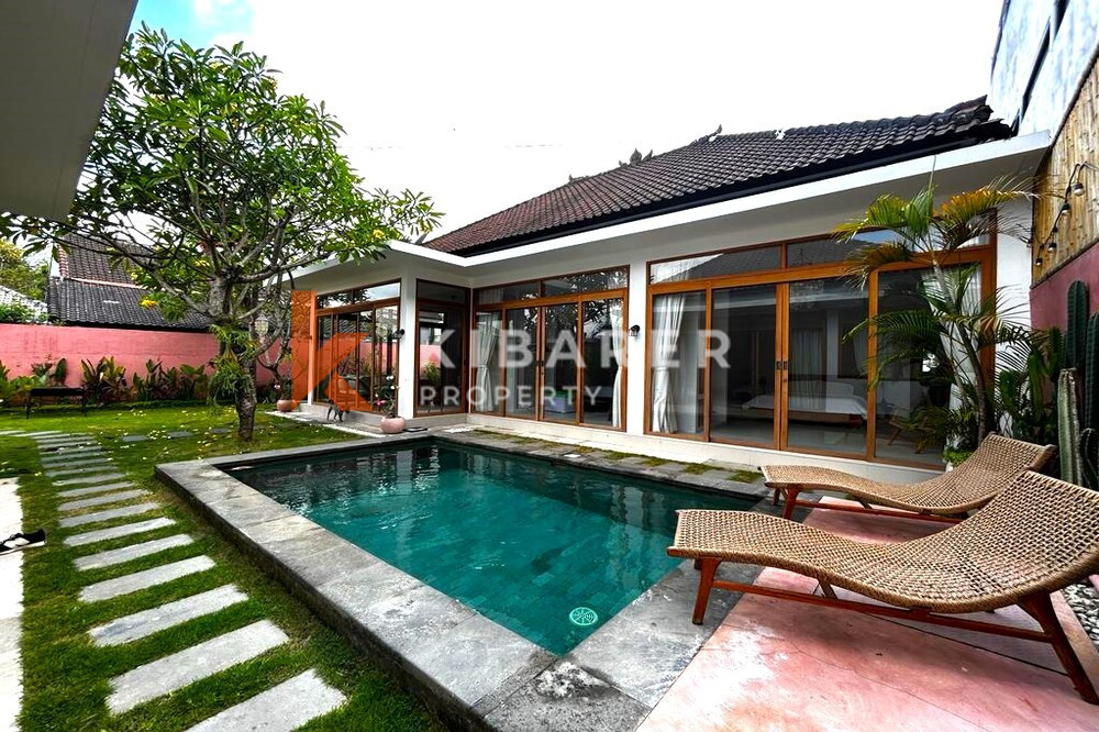 Modern Three Bedroom Minimalist Enclosed Living Room Villa Situated in Umalas — image 4