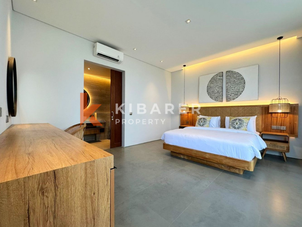 Brand New Stunning Three Bedroom Enclosed Living Villa in Seminyak — image 9