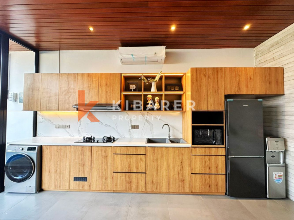 Brand New Stunning Three Bedroom Enclosed Living Villa in Seminyak — image 7