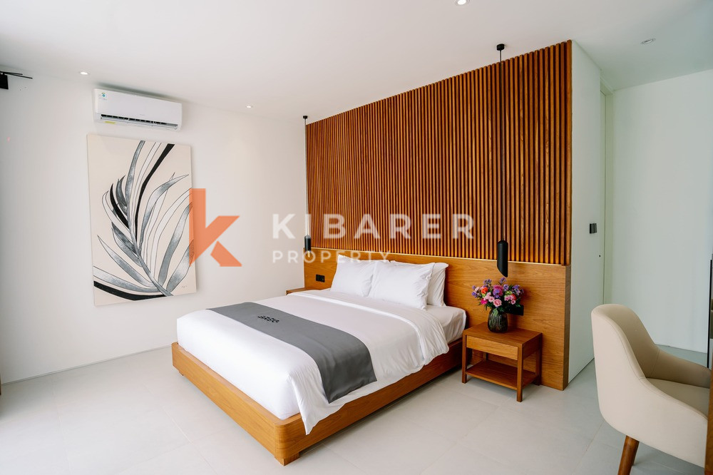 Luxury Three-Bedroom Villa with Enclosed Living Room, Walking Distance to Pererenan Beach — image 9