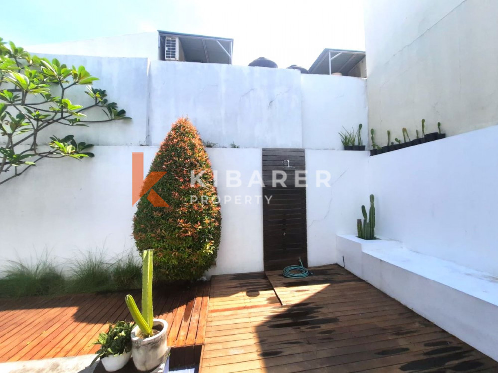 Great Location Two Bedroom Closed Living Boutique Villa in Seminyak — image 16