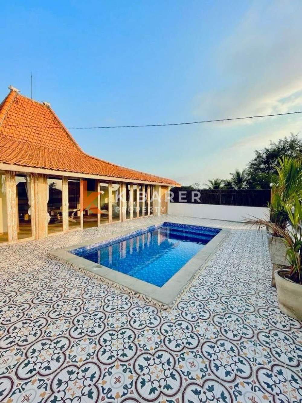 Semi Furnished Three Bedroom Closed Living Villa with Ocean and Rice Field View in Kedungu — image 1