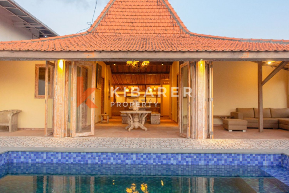 Semi Furnished Three Bedroom Closed Living Villa with Ocean and Rice Field View in Kedungu — image 2