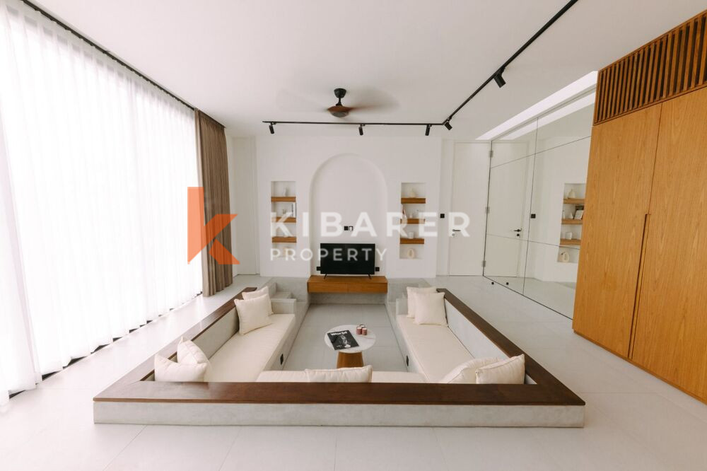 Luxury Three-Bedroom Villa with Enclosed Living Room, Walking Distance to Pererenan Beach — image 4