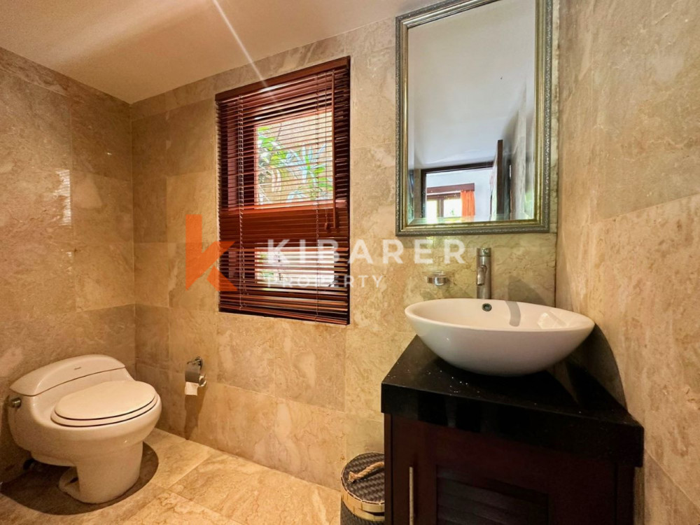 Gorgeously Three Bedroom Enclosed Living Villa In Prime Area Of Seminyak — image 18