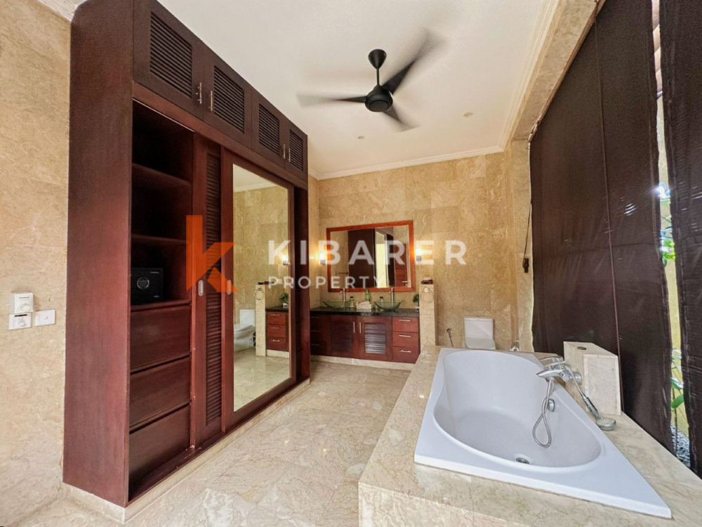 Gorgeously Three Bedroom Enclosed Living Villa In Prime Area Of Seminyak — image 14