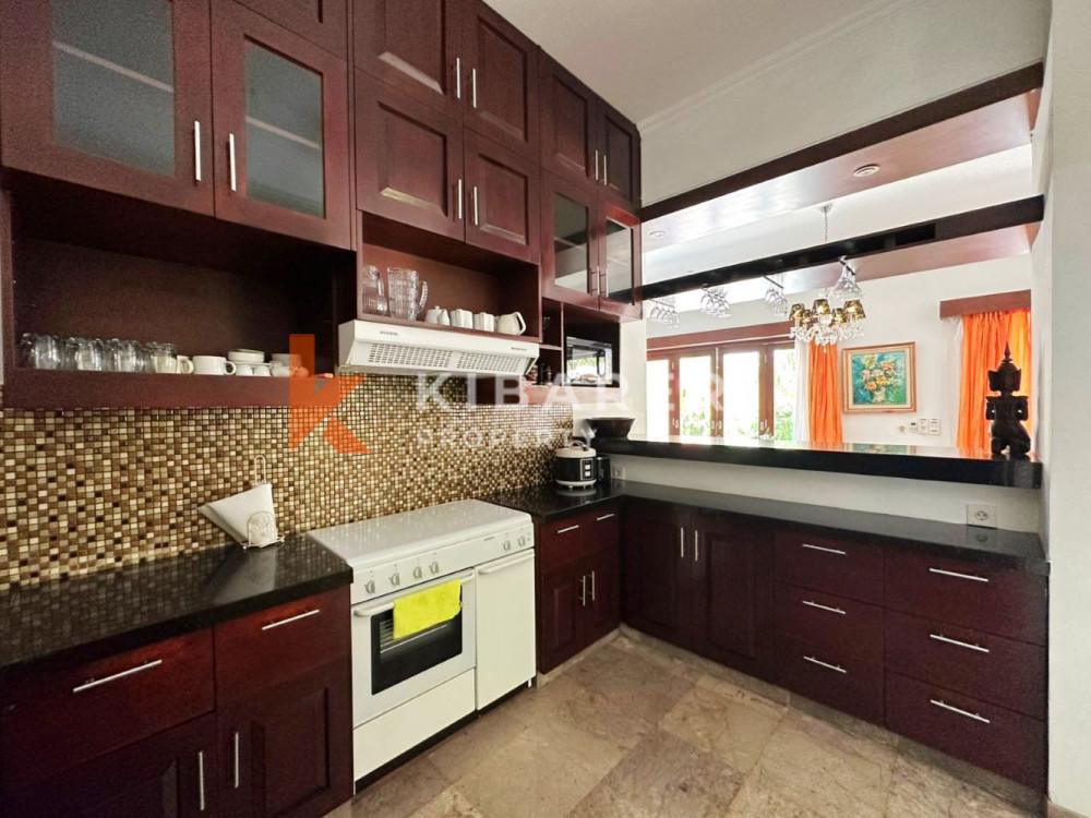 Beautiful Three-Bedroom Closed Living Villa in a Prime Seminyak Neighborhood — image 9