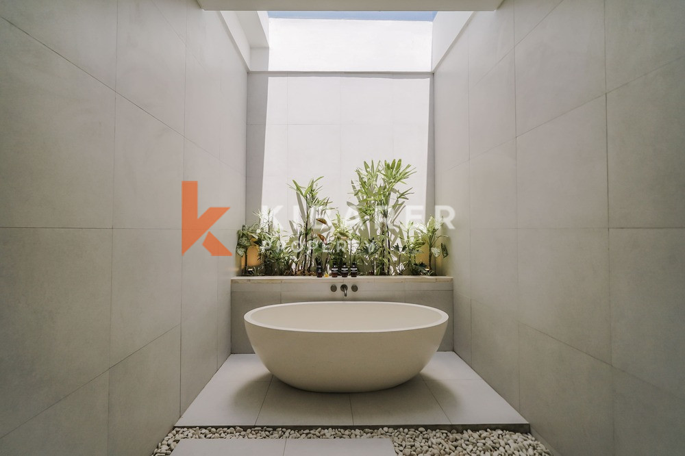 Superb Four-Bedroom Villa Within Walking Distance to Pererenan Beach — image 14