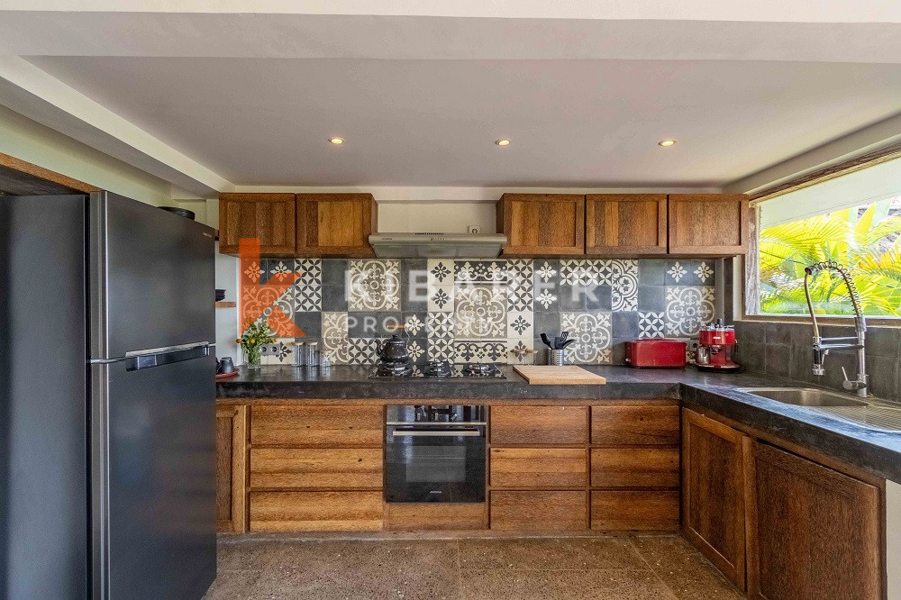 Stunning Three-Bedroom Villa with 180-Degree Ocean View in Balangan — image 4