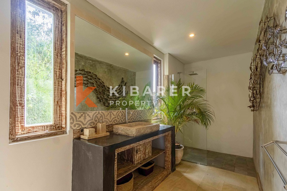 Stunning Three-Bedroom Villa with 180-Degree Ocean View in Balangan — image 9