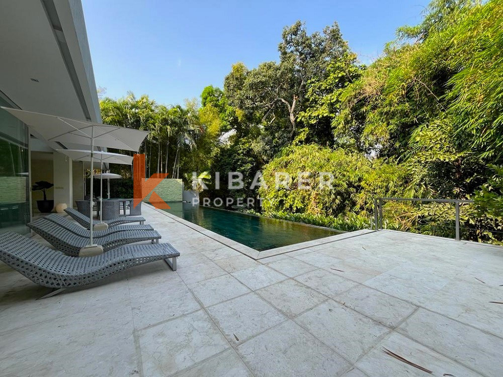 Jungle View Four Bedroom Enclosed Living Villa In Semer-Kerobokan — image 2