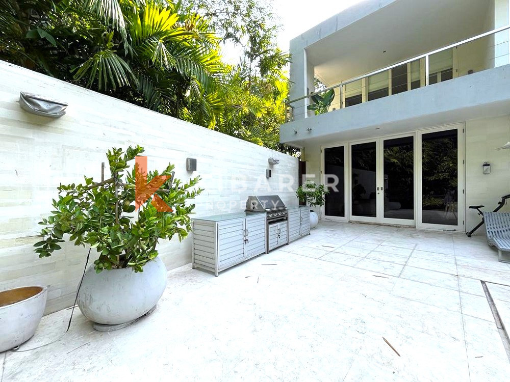 Jungle View Four Bedroom Enclosed Living Villa In Semer-Kerobokan — image 4