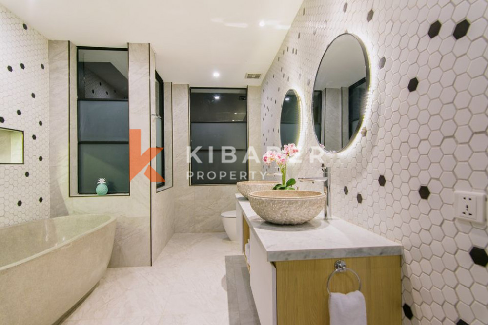 Beautiful Four-Bedroom Villa Well Located in Canggu — image 11