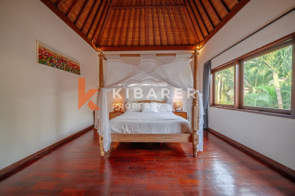 Stylish Two Bedroom Closed Living Villa With Pool Situated in Bumbak — image 3