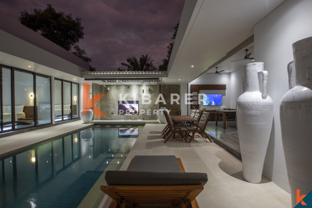 Luxurious High End Three Bedrooms Enclosed Living Villa Situated In Drupadai Seminyak — image 11