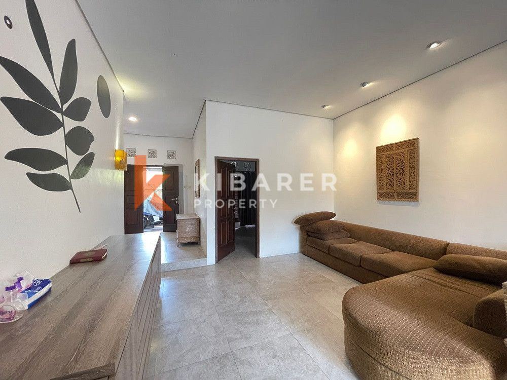 Welcoming Three-Bedroom Villa Nestled in Canggu — image 12