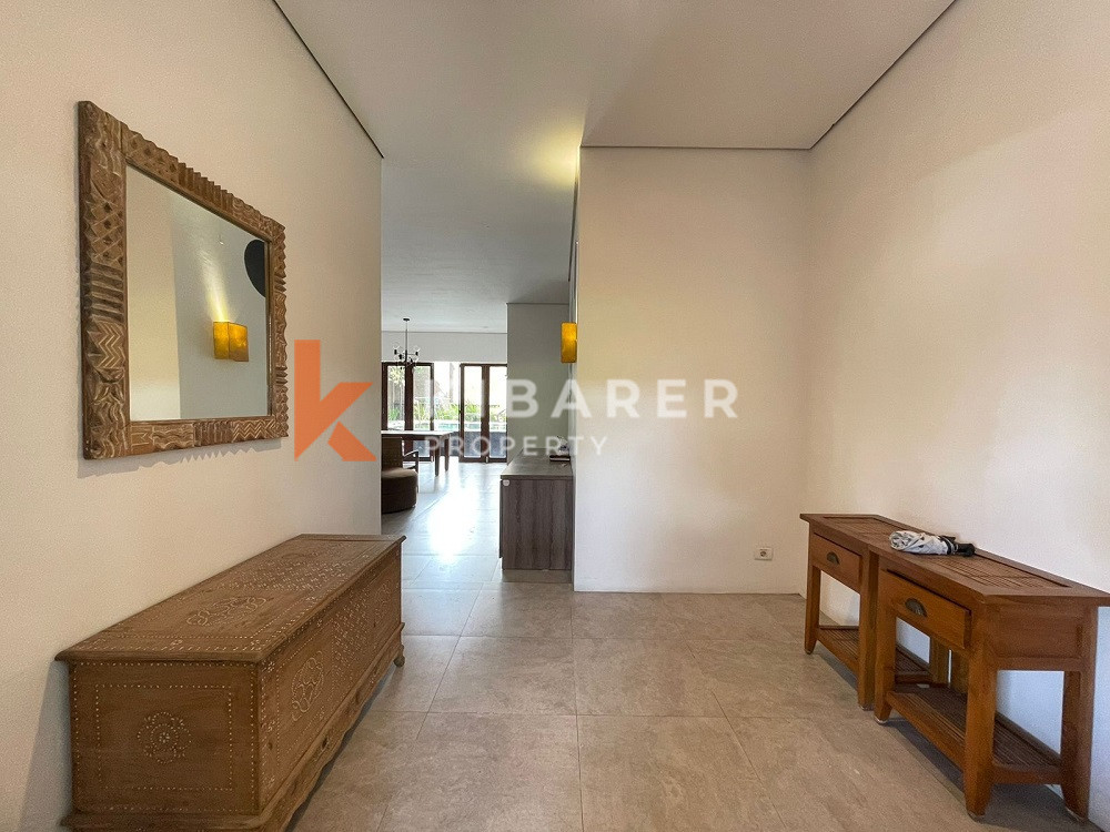 Welcoming Three-Bedroom Villa Nestled in Canggu — image 11