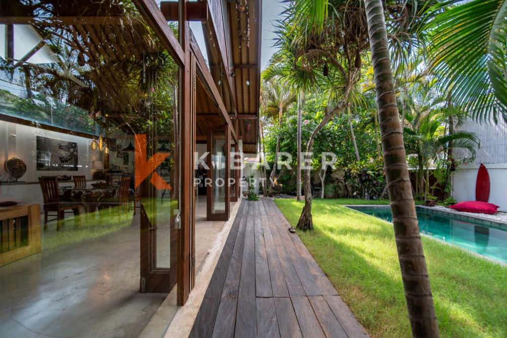 Tropical and Stunning Three Bedroom Enclosed Living Villa in Kerobokan — image 7