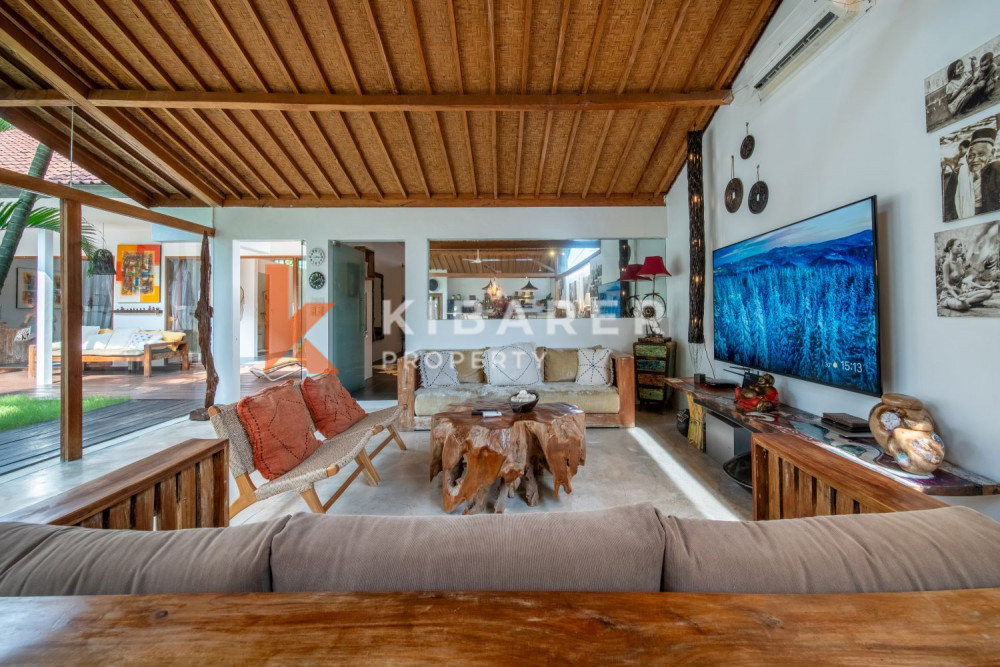 Tropical and Stunning Three Bedroom Enclosed Living Villa in Kerobokan — image 8