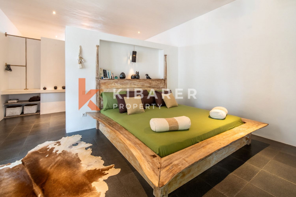 Tropical and Stunning Three Bedroom Enclosed Living Villa in Kerobokan — image 13