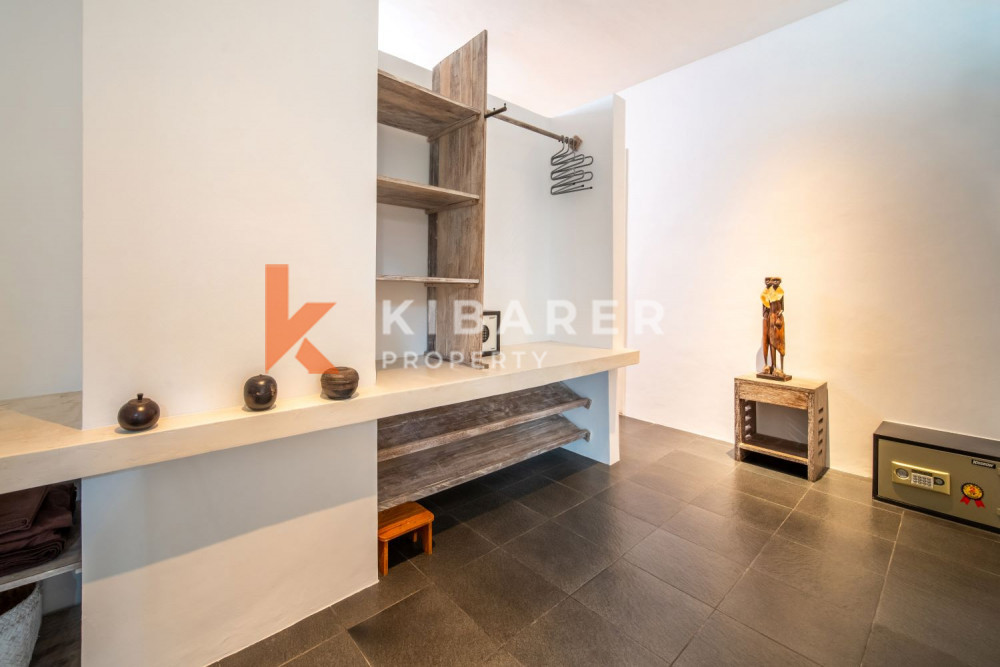 Tropical and Stunning Three Bedroom Enclosed Living Villa in Kerobokan — image 16