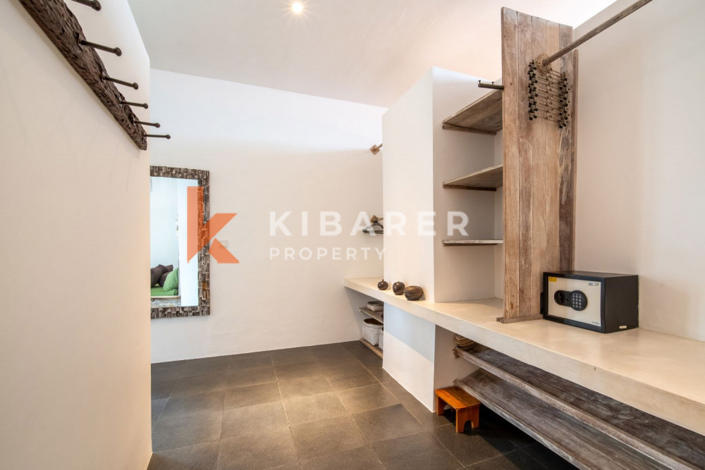 Tropical and Stunning Three Bedroom Enclosed Living Villa in Kerobokan — image 17