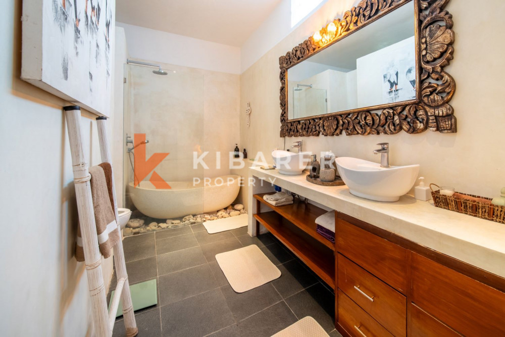 Tropical and Stunning Three Bedroom Enclosed Living Villa in Kerobokan — image 18