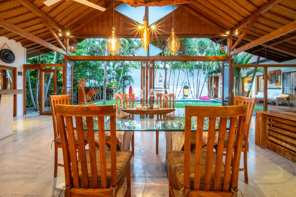 Tropical and Stunning Three Bedroom Enclosed Living Villa in Kerobokan — image 4