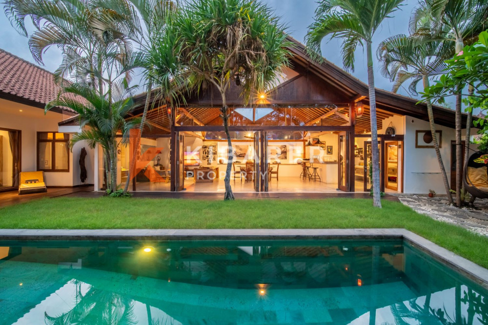 Tropical and Stunning Three Bedroom Enclosed Living Villa in Kerobokan