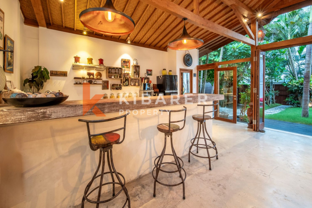 Tropical and Stunning Three Bedroom Enclosed Living Villa in Kerobokan — image 5