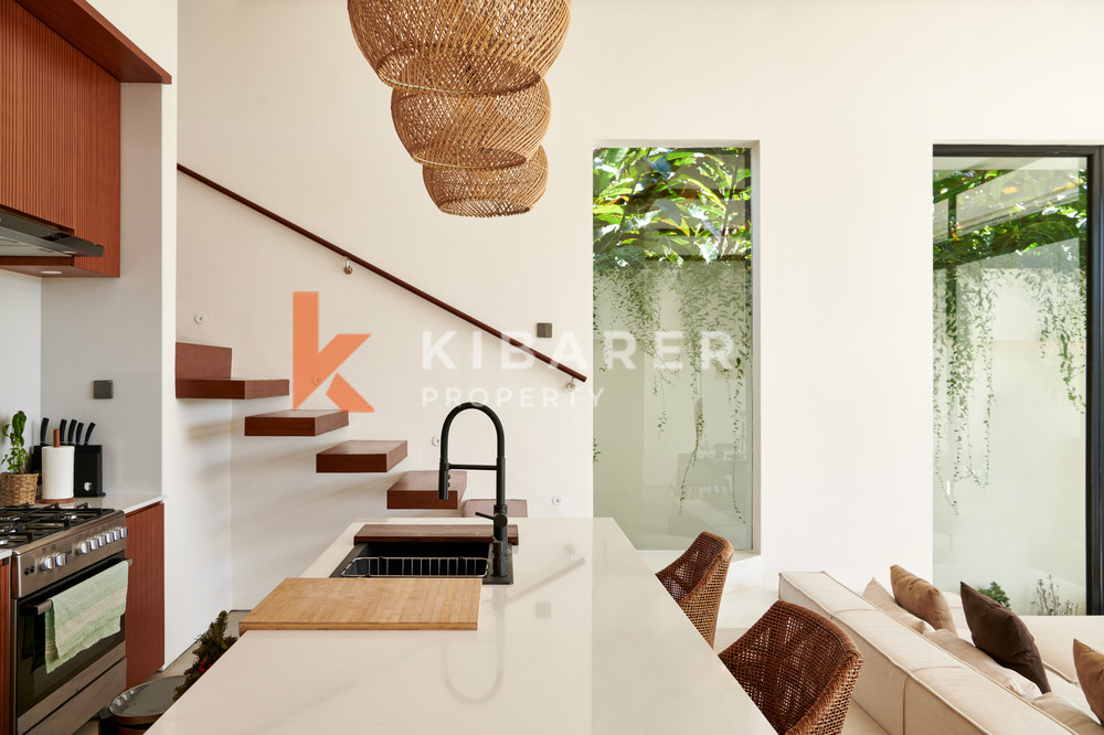 Beautiful Three-Bedroom Villa Featuring an Enclosed Living Area in Canggu — image 11