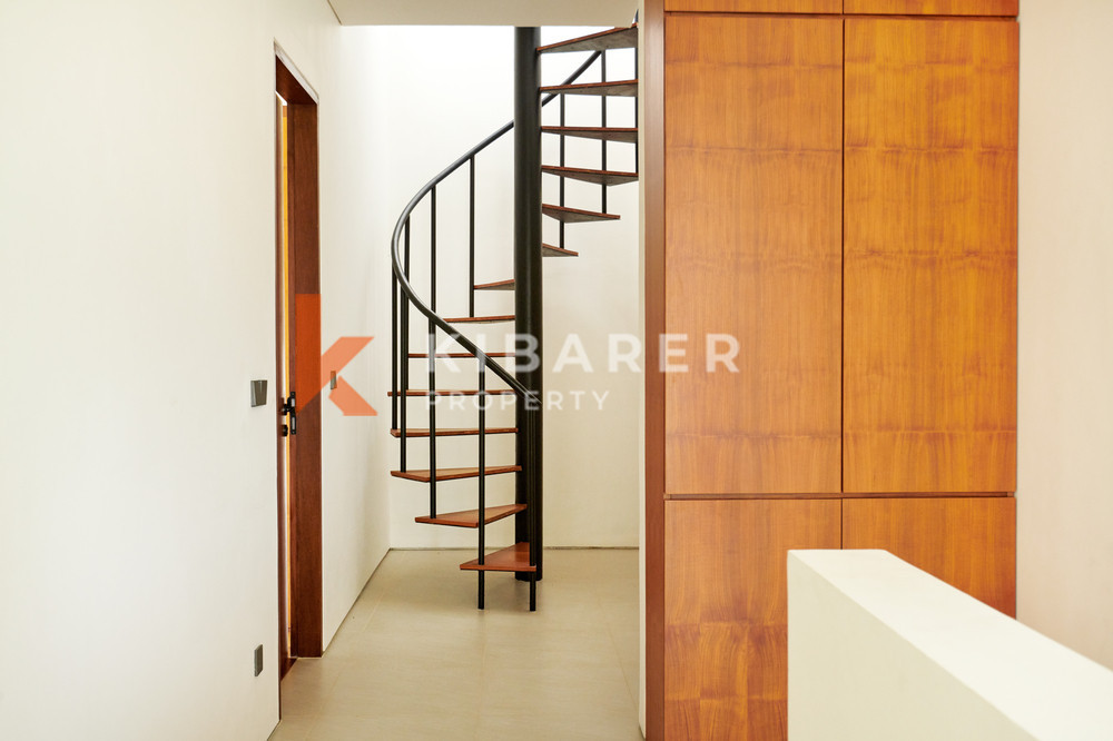 Superb Three-Bedroom Villa with Closed Living Room Located in Canggu — image 7