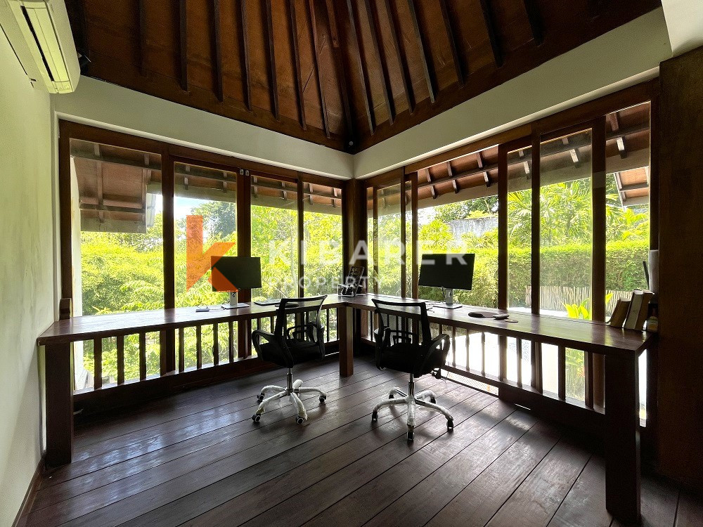 Classic Wooden Three-Bedroom Villa with Enclosed Living Area in a Perfect Location in Berawa — image 7