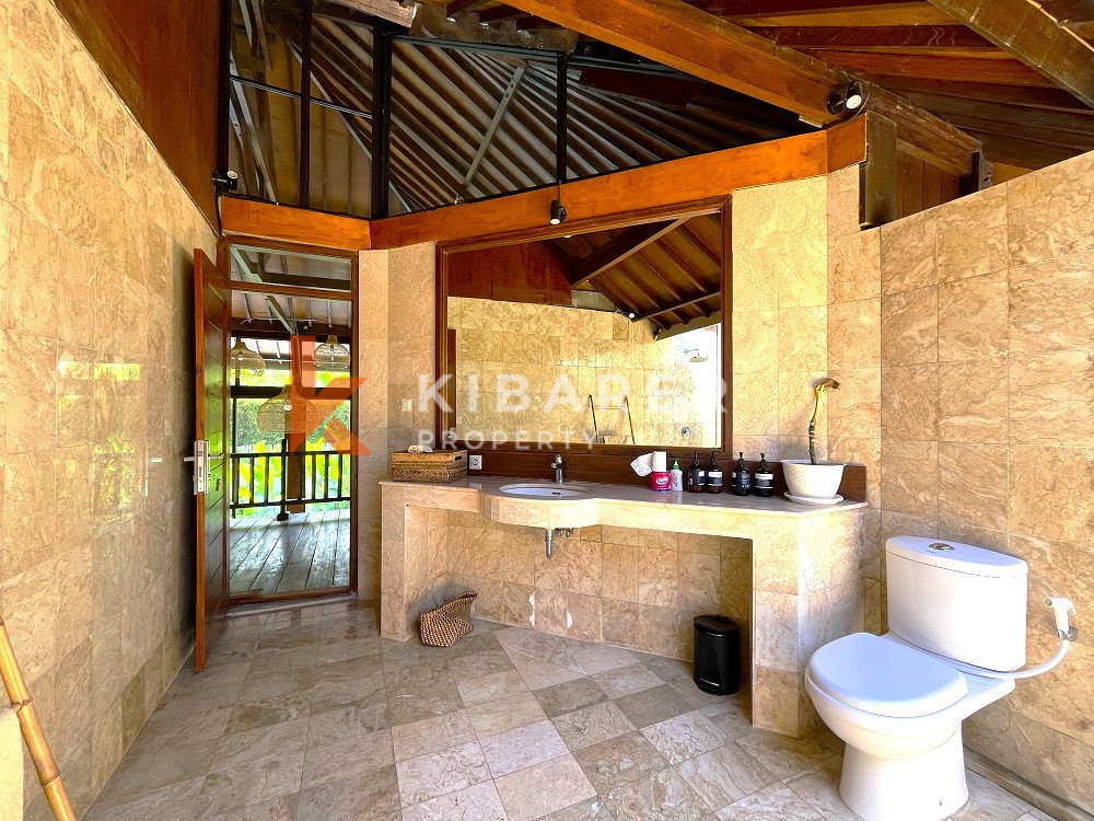 Classic Wooden Three-Bedroom Villa with Enclosed Living Area in a Perfect Location in Berawa — image 10