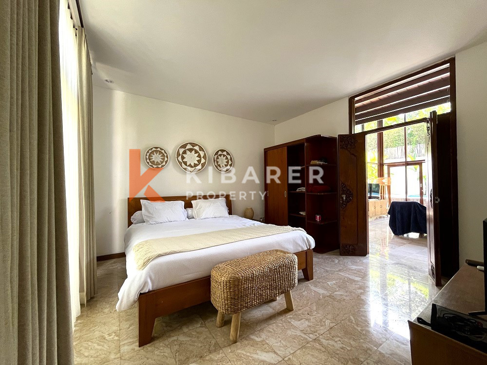 Classic Wooden Three-Bedroom Villa with Enclosed Living Area in a Perfect Location in Berawa — image 16