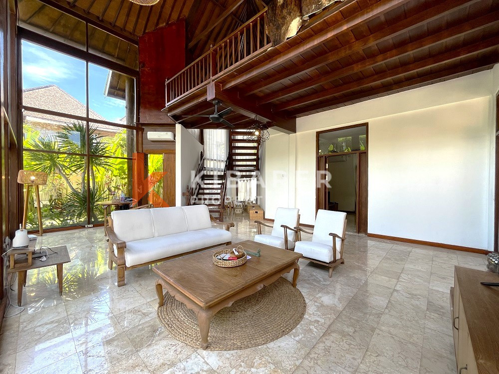 Classic Wooden Three-Bedroom Villa with Enclosed Living Area in a Perfect Location in Berawa — image 18