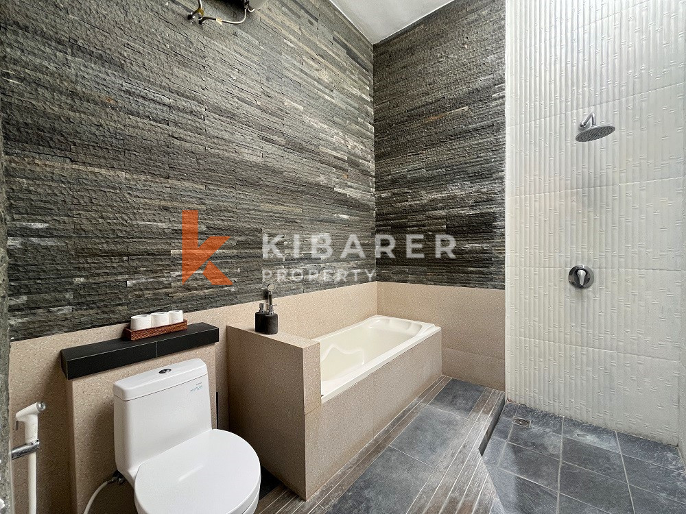 Beautiful Open Living Two-Bedroom Villa in the Exclusive Berawa Area — image 4