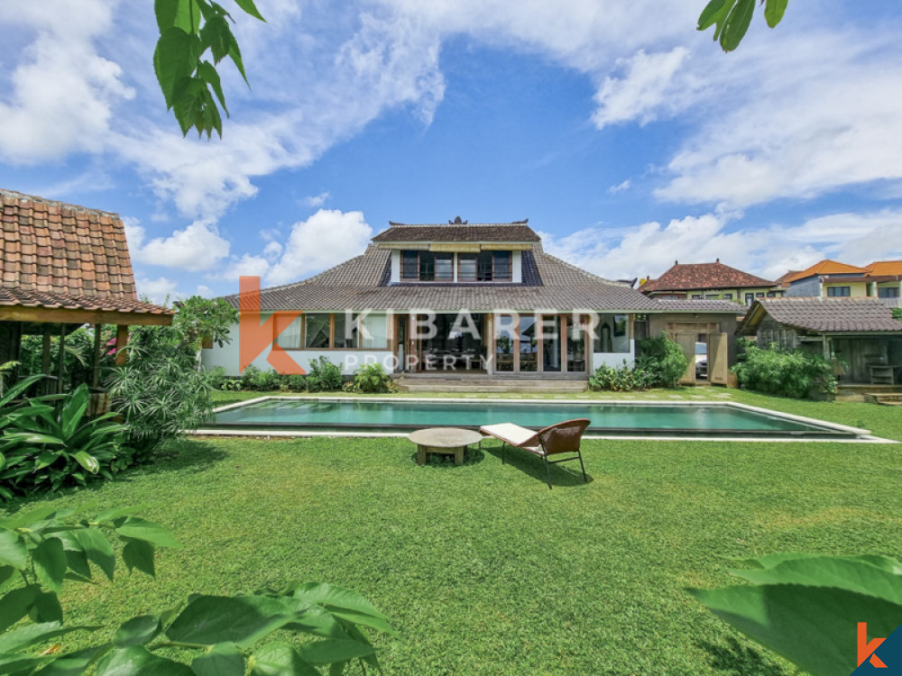 Traditional Four Bedrooms Closed Living Joglo with Rice Field View In Cemagi — image 2