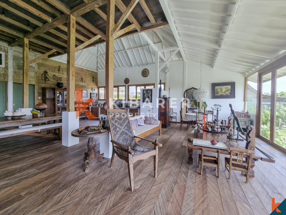 Traditional Four Bedrooms Closed Living Joglo with Rice Field View In Cemagi — image 19