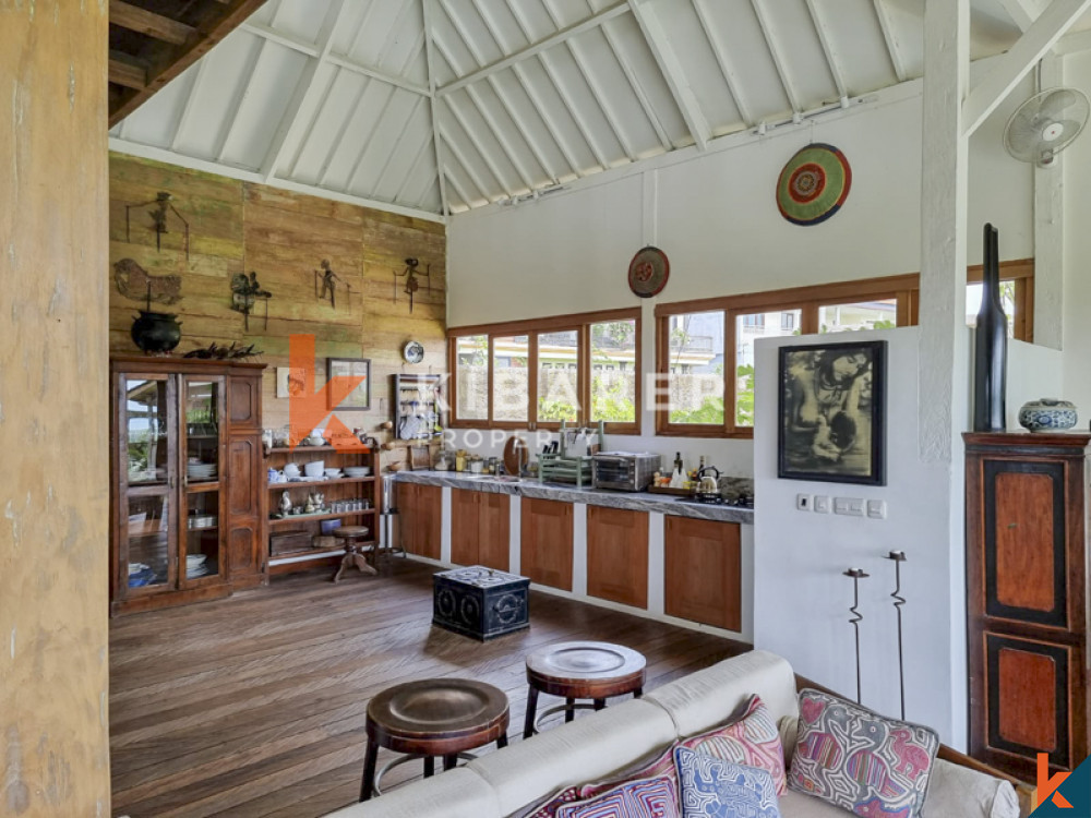Traditional Four Bedrooms Closed Living Joglo with Rice Field View In Cemagi — image 14