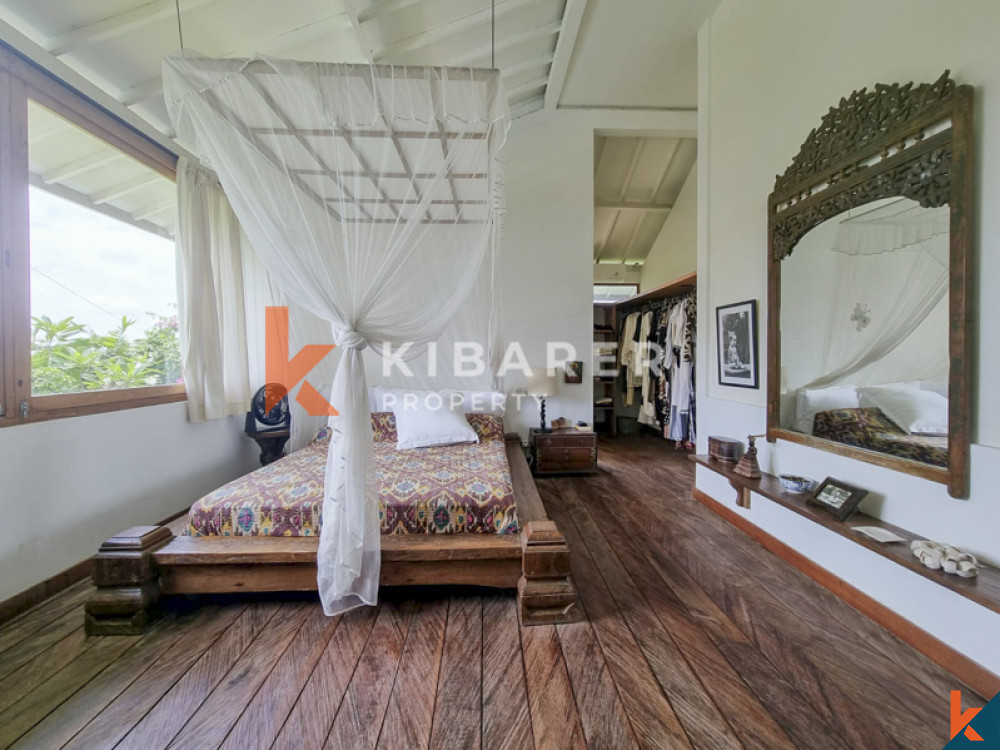Traditional Four Bedrooms Closed Living Joglo with Rice Field View In Cemagi — image 17