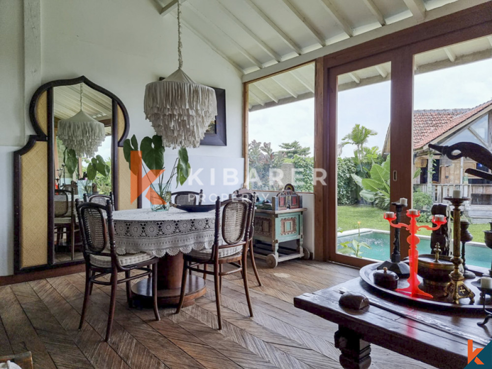 Traditional Four Bedrooms Closed Living Joglo with Rice Field View In Cemagi — image 5