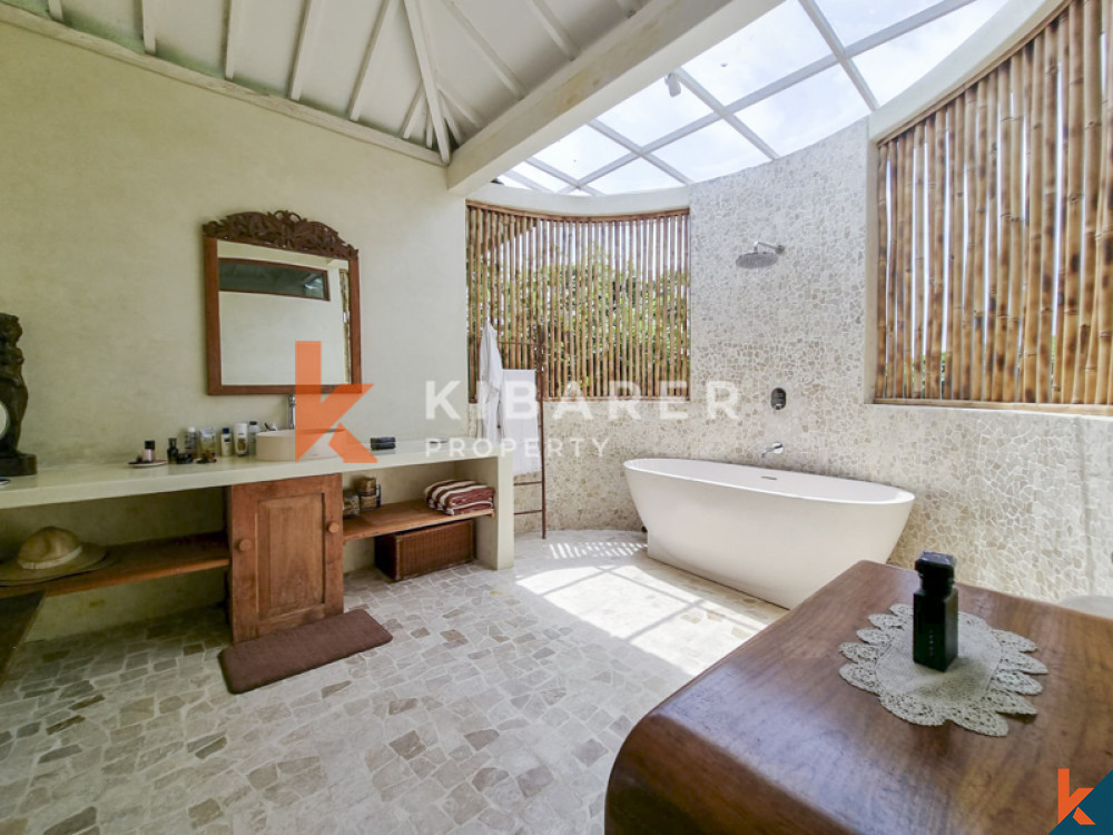 Traditional Closed Four-Bedroom Joglo with Rice Field Views in Cemagi — image 6