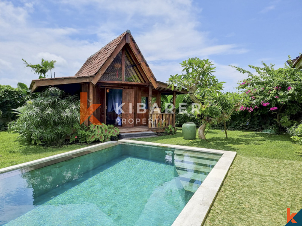 Traditional Four Bedrooms Closed Living Joglo with Rice Field View In Cemagi — image 15