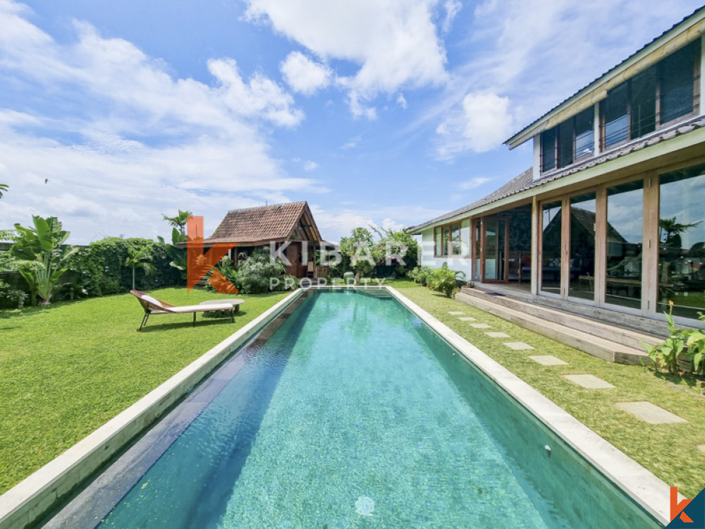 Traditional Four Bedrooms Closed Living Joglo with Rice Field View In Cemagi — image 18