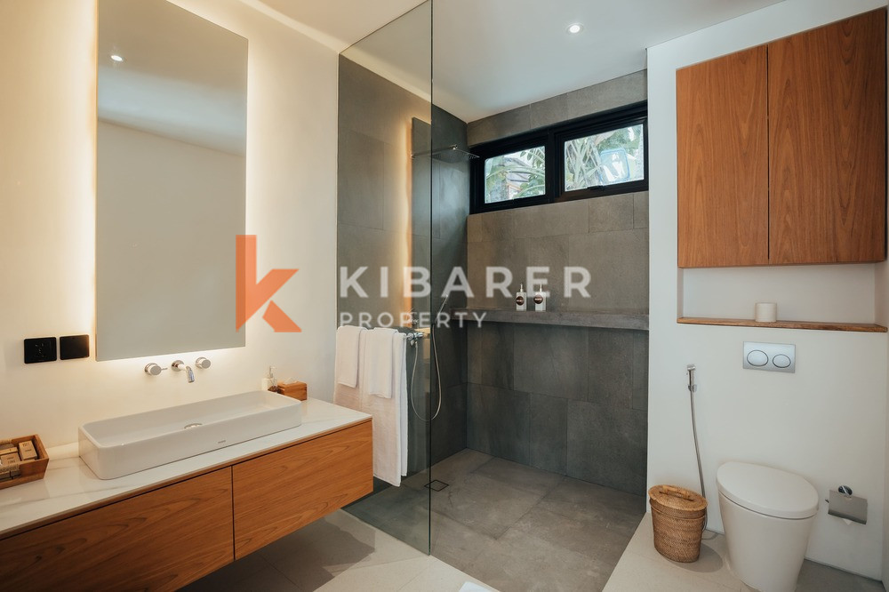 Three-Bedroom Villa with Closed Living Room and Roof in Canggu — image 14