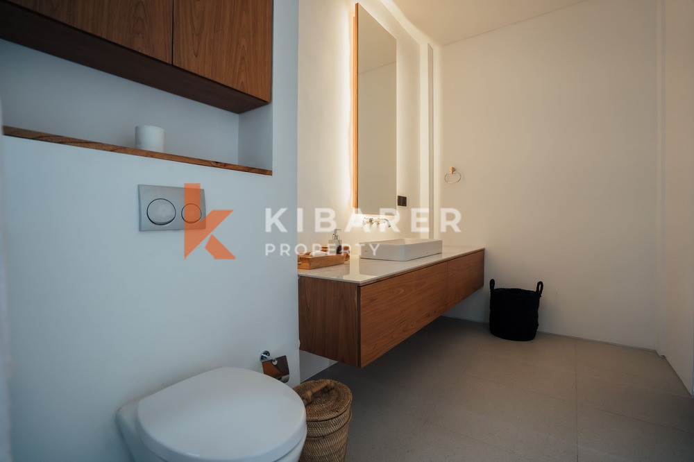 Three-Bedroom Villa with Closed Living Room and Roof in Canggu — image 16