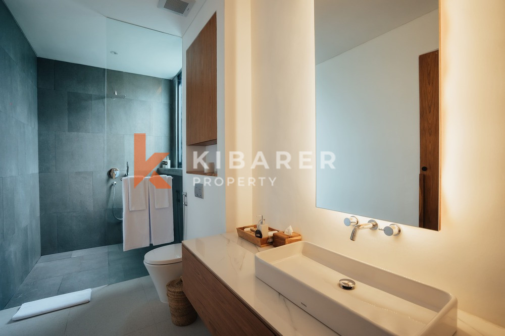 Three-Bedroom Villa with Closed Living Room and Roof in Canggu — image 15