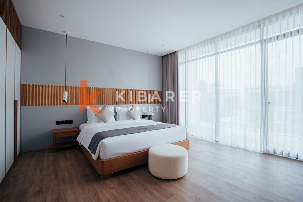 Three-Bedroom Villa with Closed Living Room and Roof in Canggu — image 13